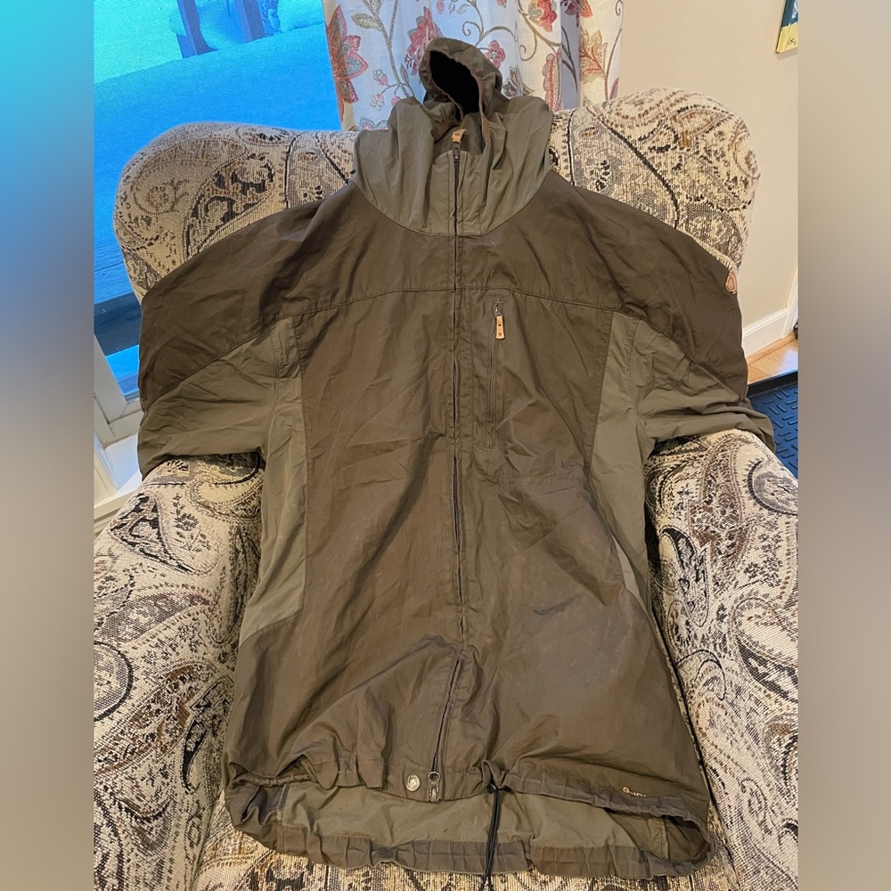 Fjäll Räven Kalfjäll Softshell Jacket - Kids XL- Army Green (Used)